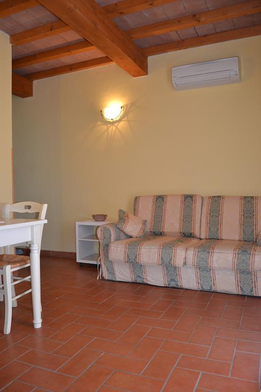 Agriturismo Beveraggio Appartamenti Marina di Grosseto Rum bild